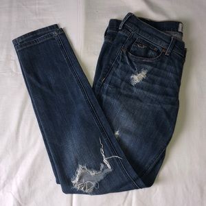 HOLLISTER RIPPED JEANS